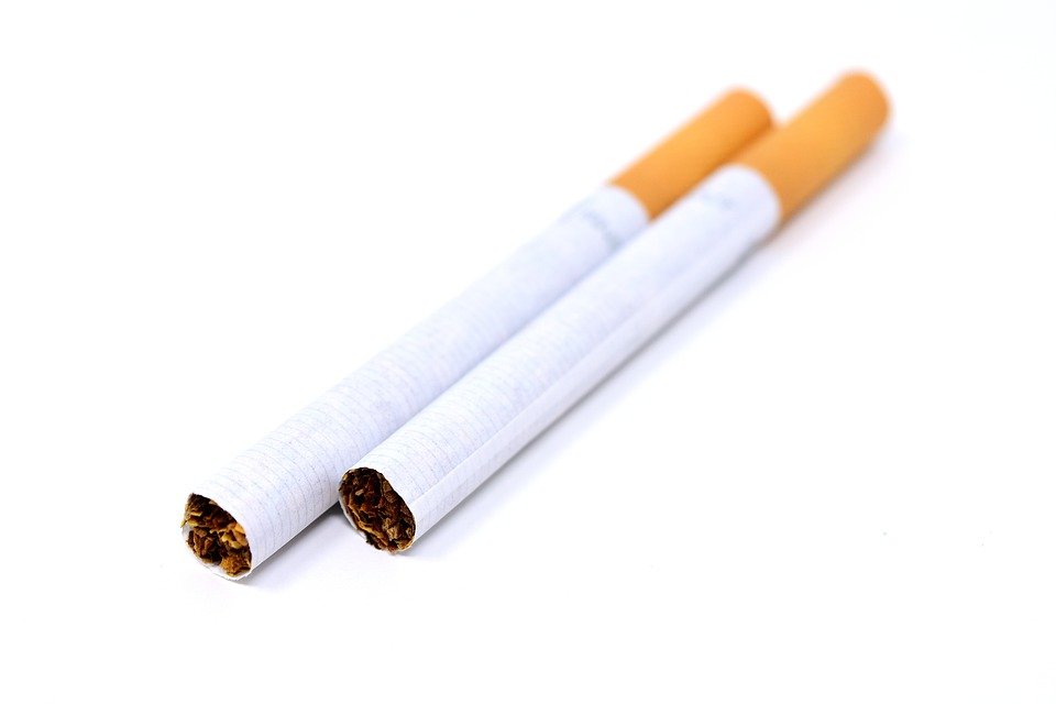タバコを吸っていた大学生、後ろからカッターで首を切られる／国分寺市