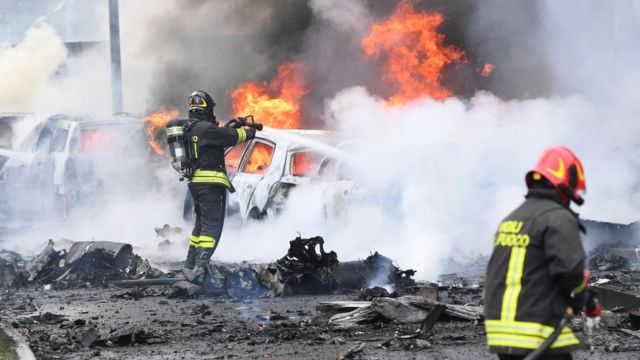 大富豪の小型機が墜落　子供など8人全員死亡　イタリア北部ミラノ
