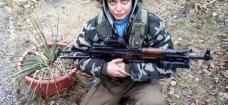 目つきがやばい…親ロシア派組織の女スナイパー“クロヒョウ”を拘束（40人殺害）