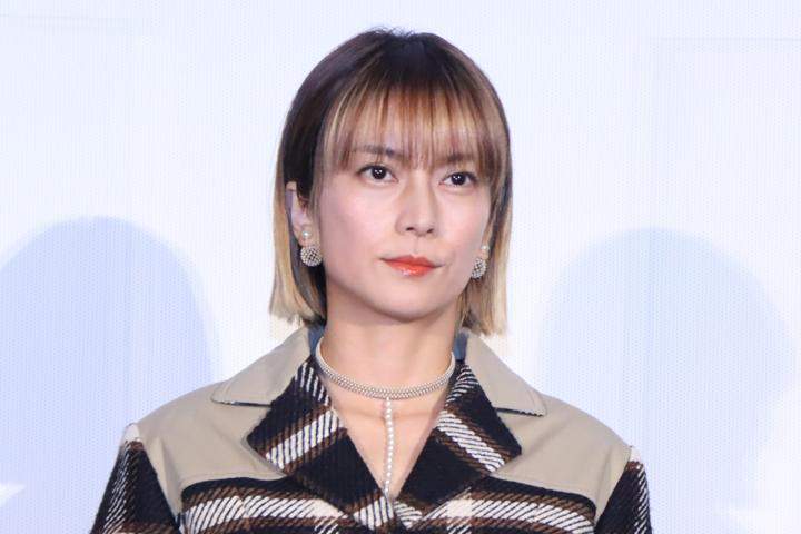 【悲報】女優の柴咲コウさん、「結構使ってたパンツ」ハンカチと間違え渡してしまう