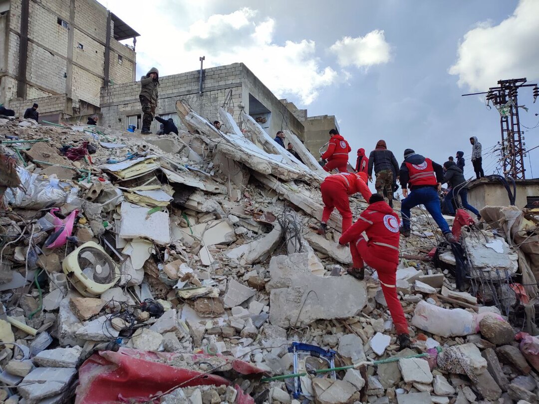 【トルコ地震】材料に欠陥か、建物崩壊で施工業者ら12人拘束　