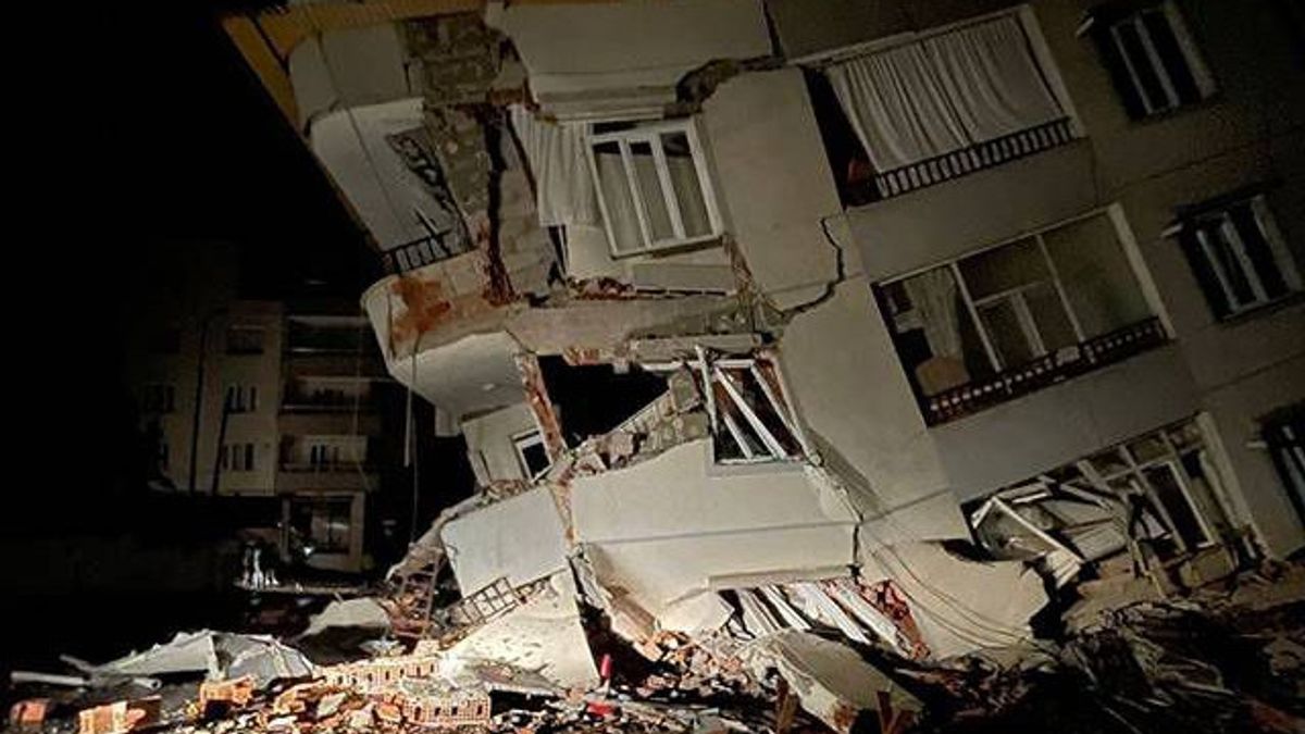 【悲報】街が壊滅するトルコ、M7.8の地震発生