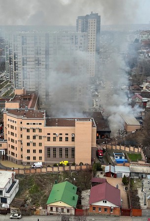 【ロシアで爆発】連邦保安局の庁舎敷地内、建物1つ全焼