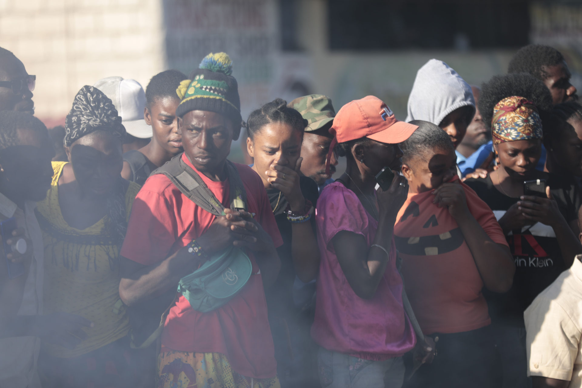 【衝撃的】ハイチで「住民がギャングをリンチ」か、投石し生きたまま焼く