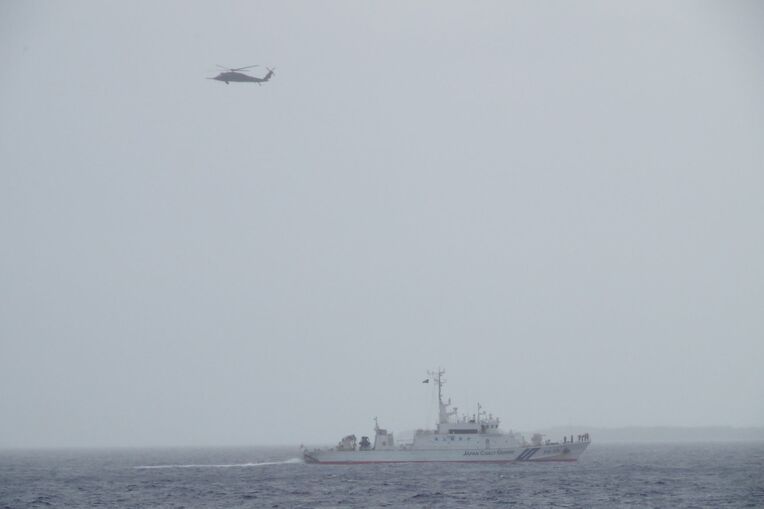 海岸に複数の人が浮いているとの情報　沖縄・伊良部島