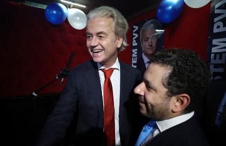 反移民・反EU主張  オランダ下院選、極右が第1党へ　