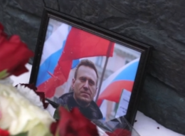 ロシアのナワリヌイ氏追悼集会参加者、実刑判決を受ける