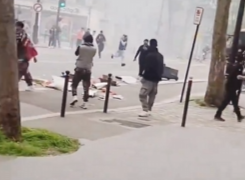 フランスで暴動　アフガニスタン移民がパリの路上で