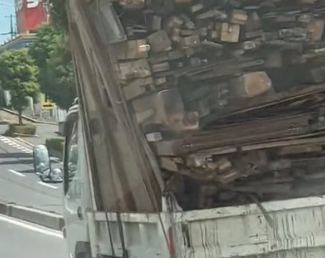 【日本が危ない】超過積載のトラック、人命に大きなリスク