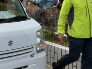 日本維新の会、日本保守党の事務所前に街宣車を乗り付けて演説中